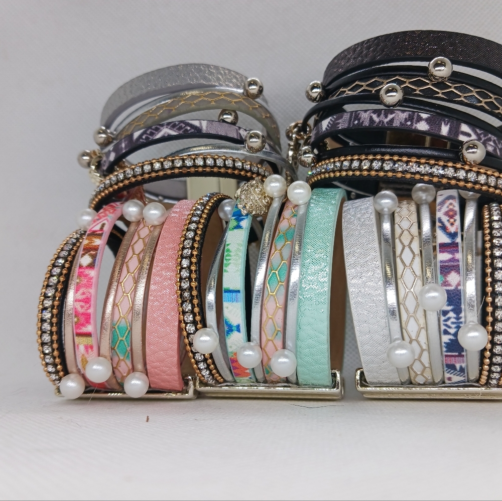 Magnetic cuff bracelet - Picture 3 of 3